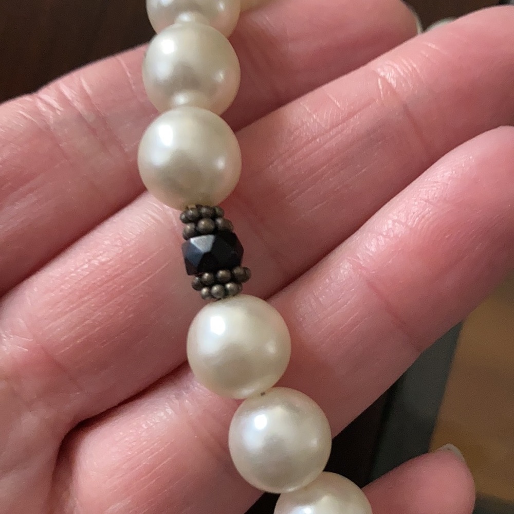 EUC! Beautiful boutique custom pearl & bead necklace & bracelet set. - Picture 9 of 12